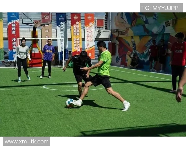 畅享足球明星啤酒1升的激情与畅快体验，尽在每一口啤酒中释放热情