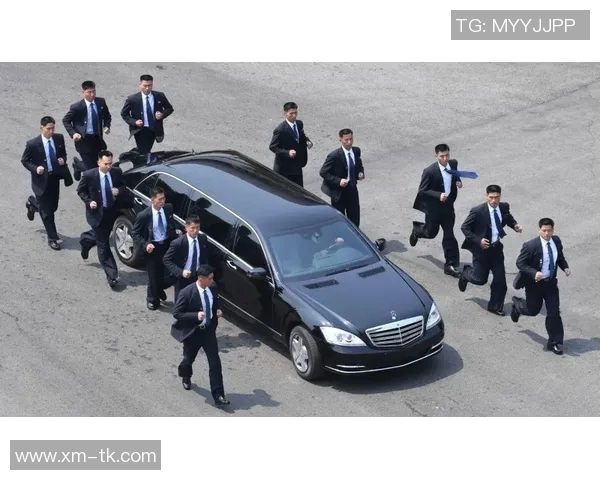 足球明星背后的守护者揭秘保镖车队的豪华与安全之道